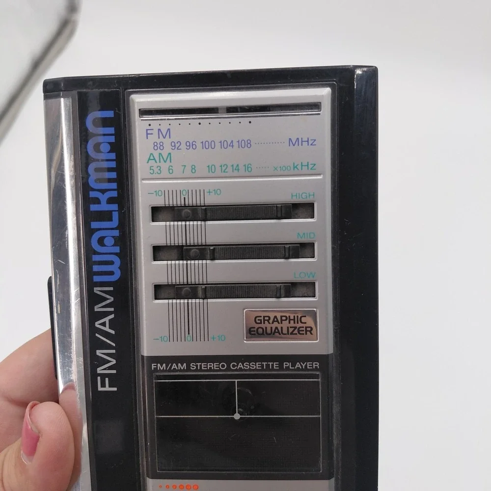 Sony Walkman WM-F43 AM/FM Cassette Player No Headphones Radio Working, Read